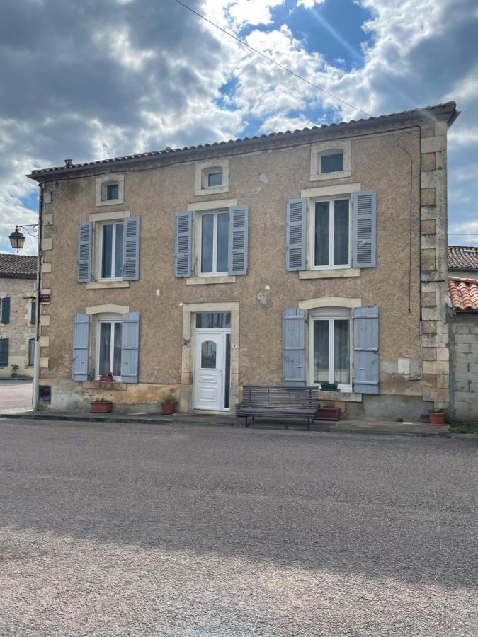Bed and Breakfast Chez Sarah - L'Escapade Javerlhac-et-la-Chapelle-Saint-Robert Exterior foto