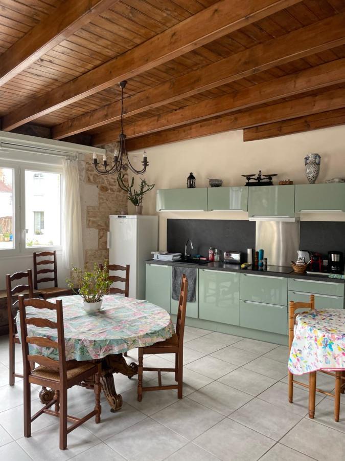 Bed and Breakfast Chez Sarah - L'Escapade Javerlhac-et-la-Chapelle-Saint-Robert Exterior foto