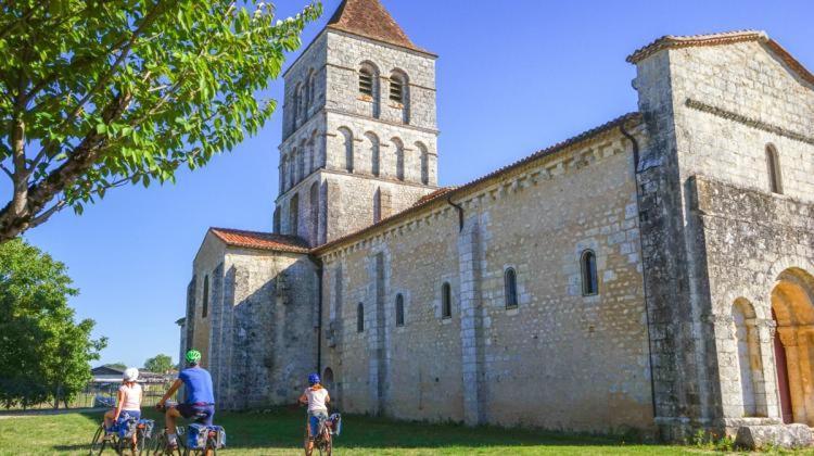 Bed and Breakfast Chez Sarah - L'Escapade Javerlhac-et-la-Chapelle-Saint-Robert Exterior foto